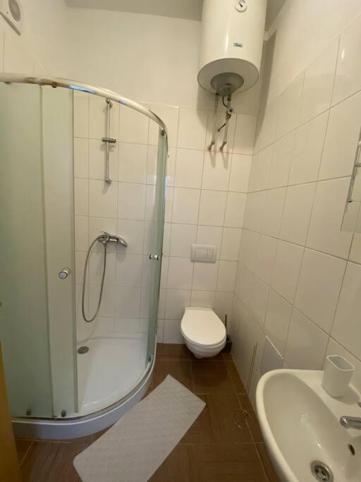 Cozy 1 Bedroom Studio In The Center Of Pilsen Bagian luar foto